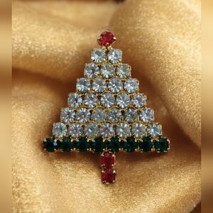 Vintage Rhinestone Christmas Tree Brooch – Gold Tone Holiday Pin